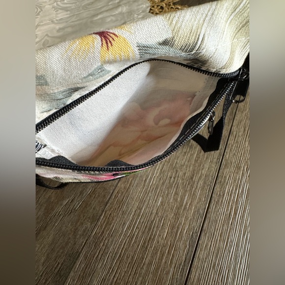 Nani Island Floral Crossbody Bag - Picture 4 of 7